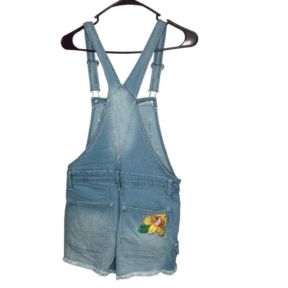 No Boundries Juniors Bib Overall Shorts Medium Embroidered Flowers Frayed - Picture 5 of 6